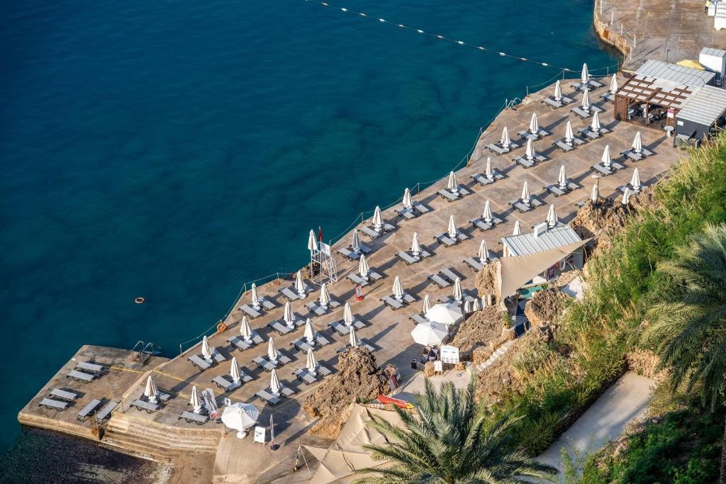 Akra Hotel