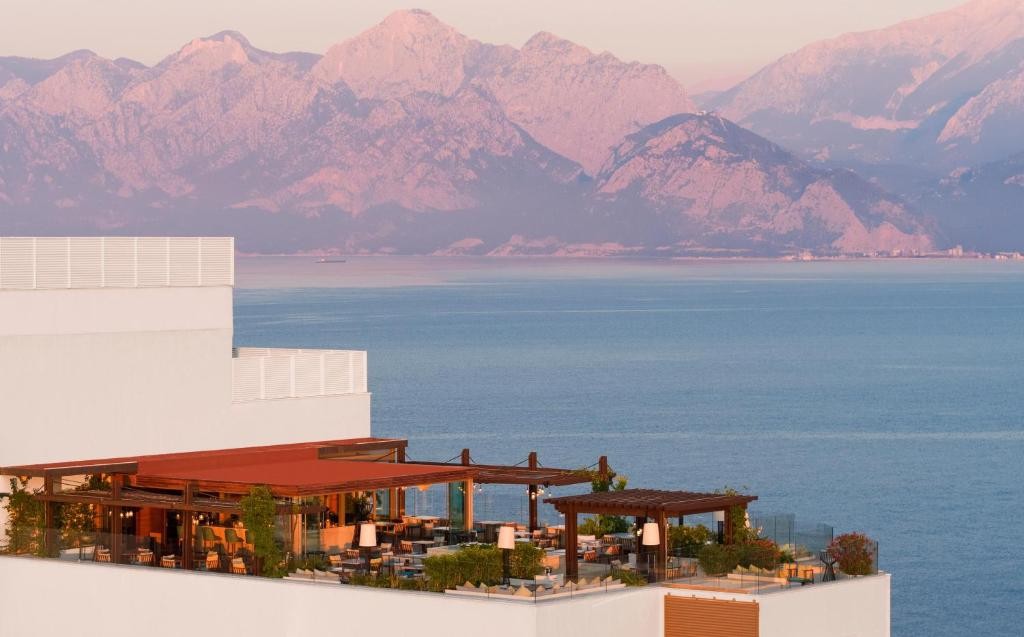 Akra Hotel