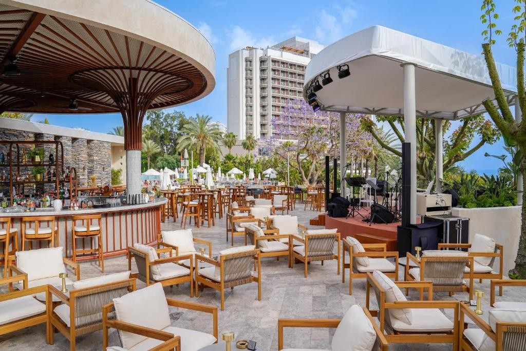 Akra Hotel