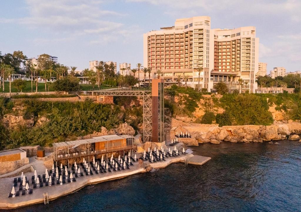 Akra Hotel