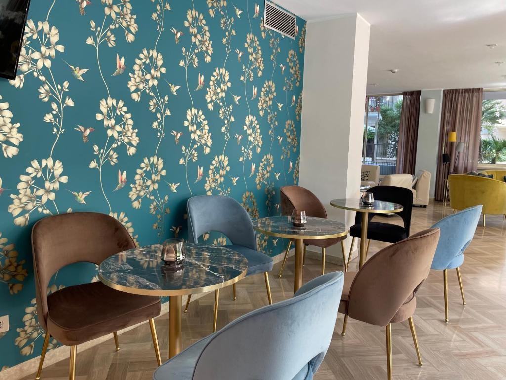 AURA LIVING HOTEL