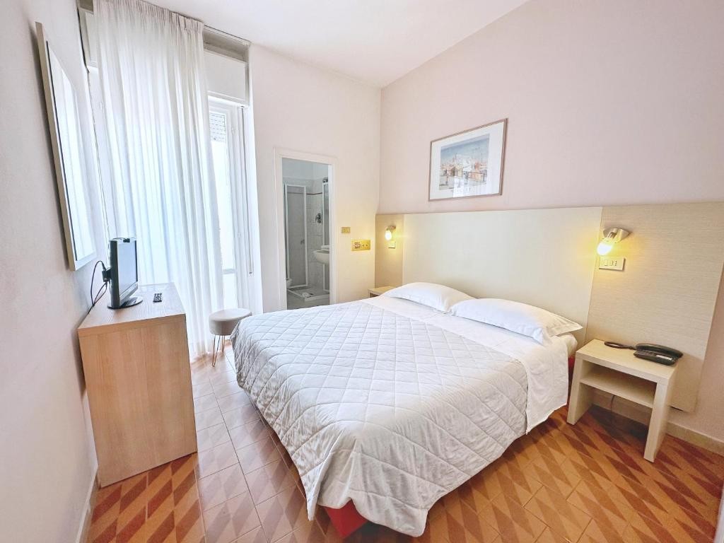 AURA LIVING HOTEL