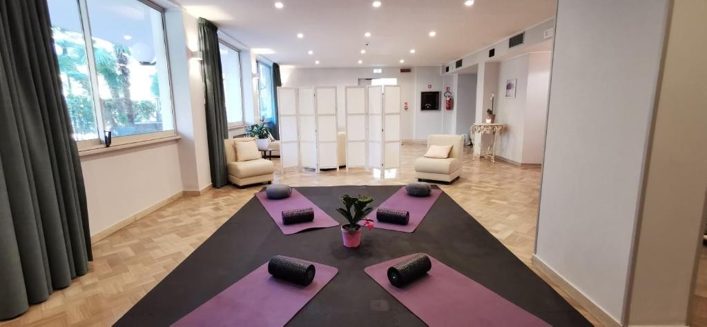 AURA LIVING HOTEL