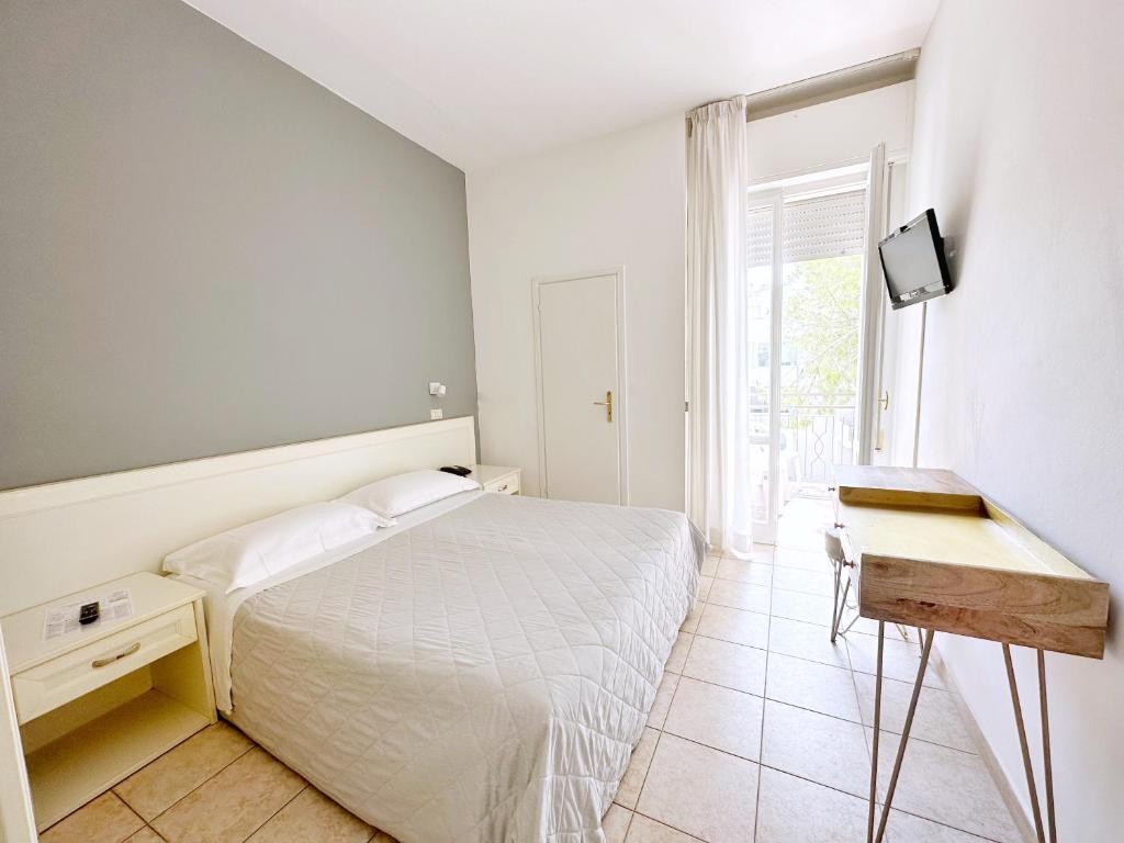 AURA LIVING HOTEL