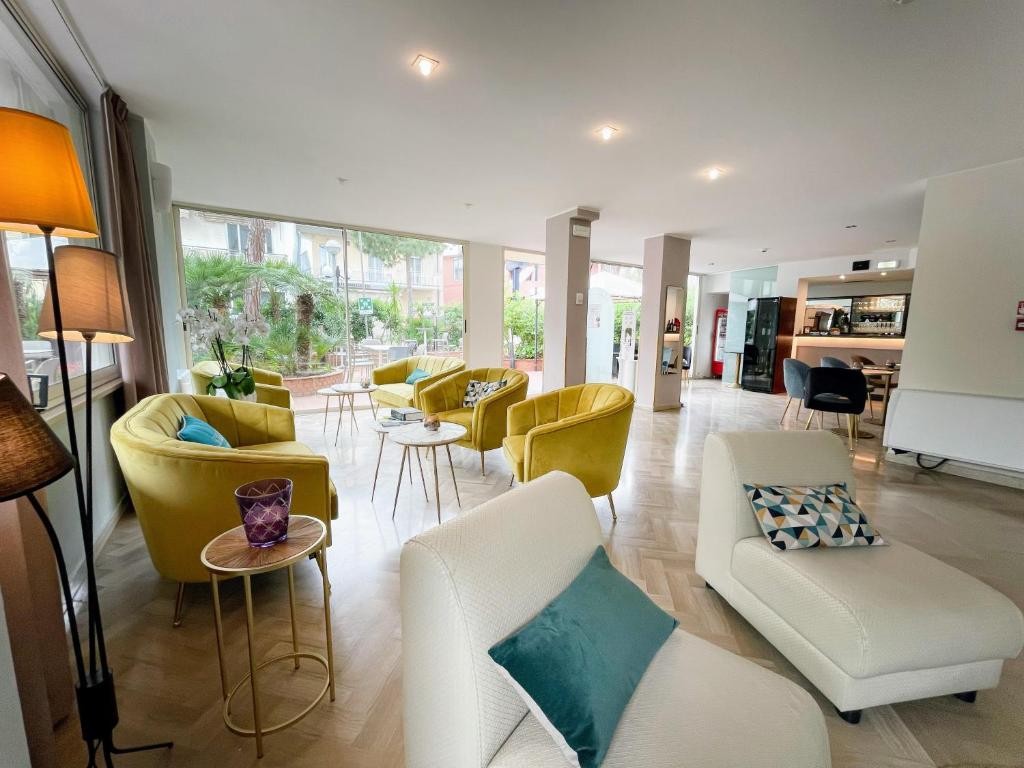 AURA LIVING HOTEL