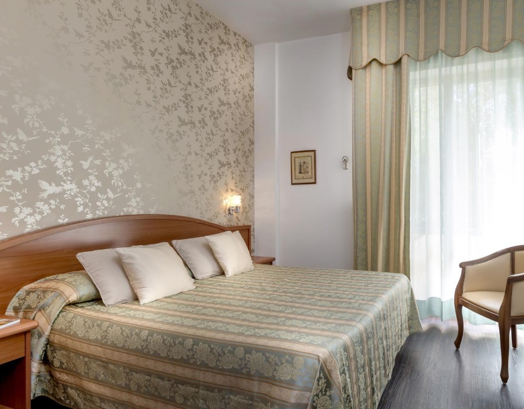 HOTEL APOLLO