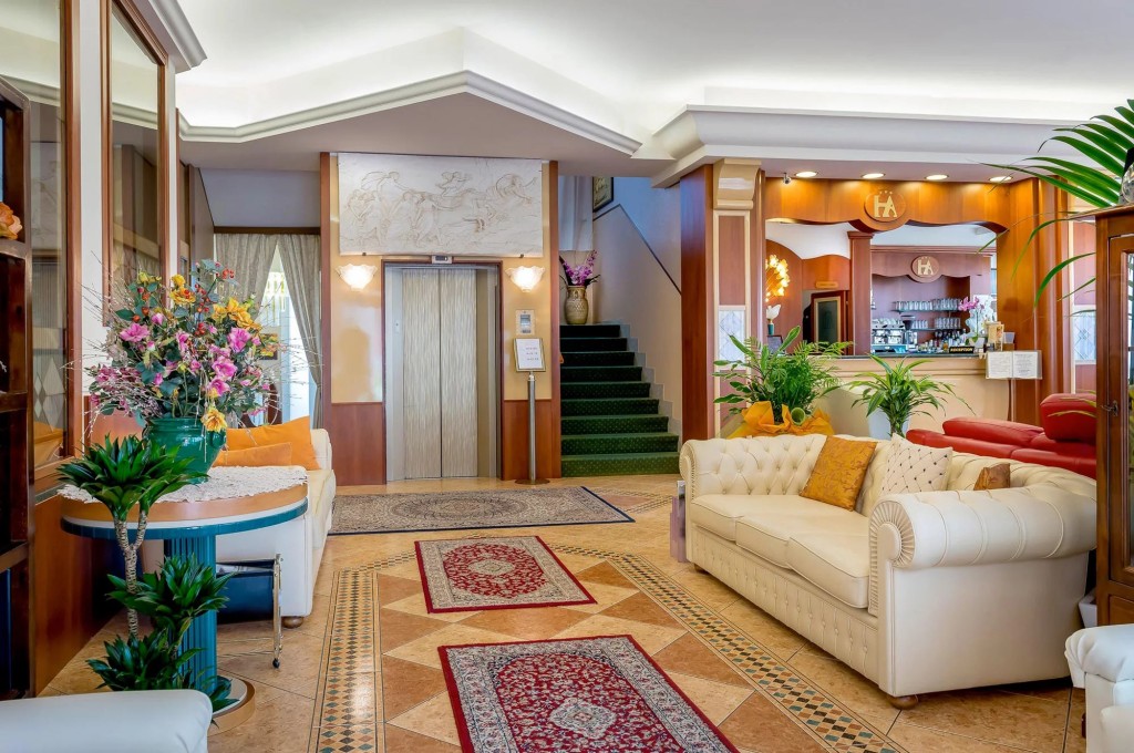 HOTEL APOLLO