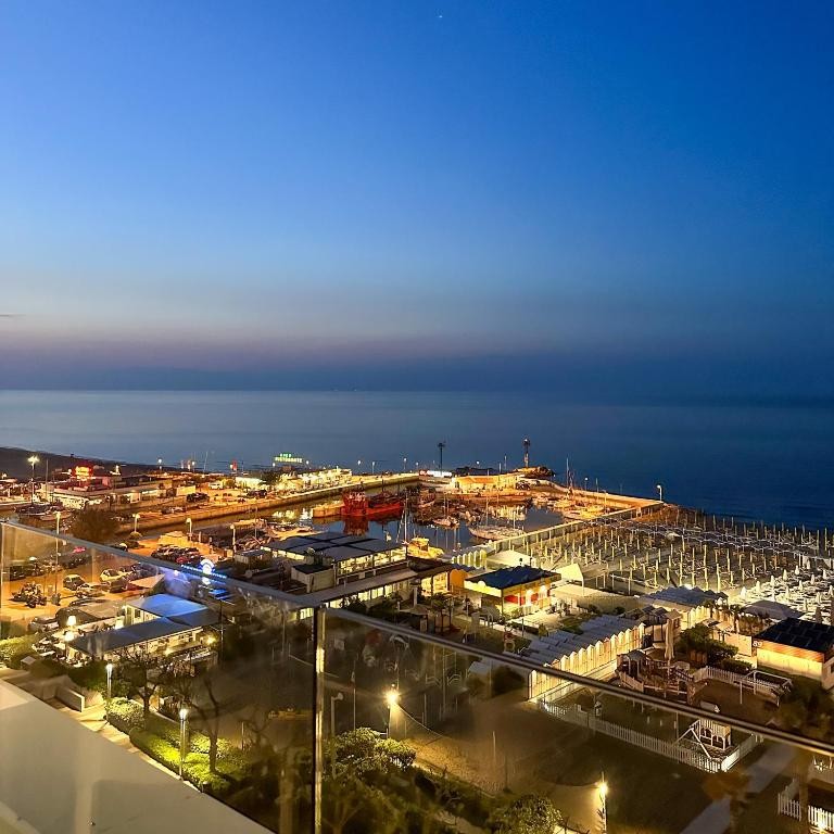 HOTEL LUNGOMARE