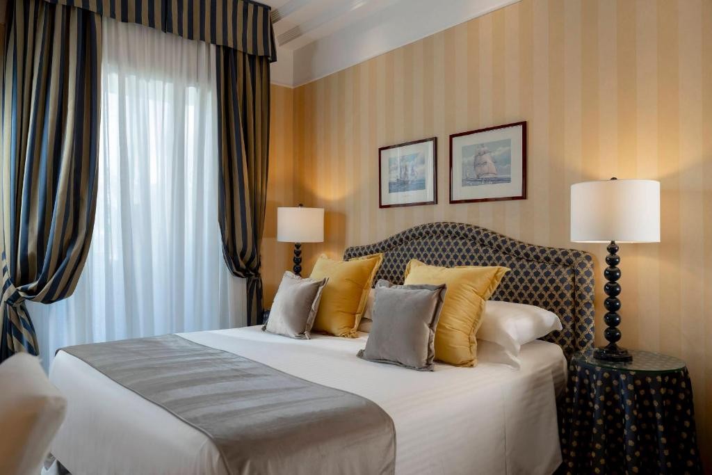 HOTEL LUNGOMARE
