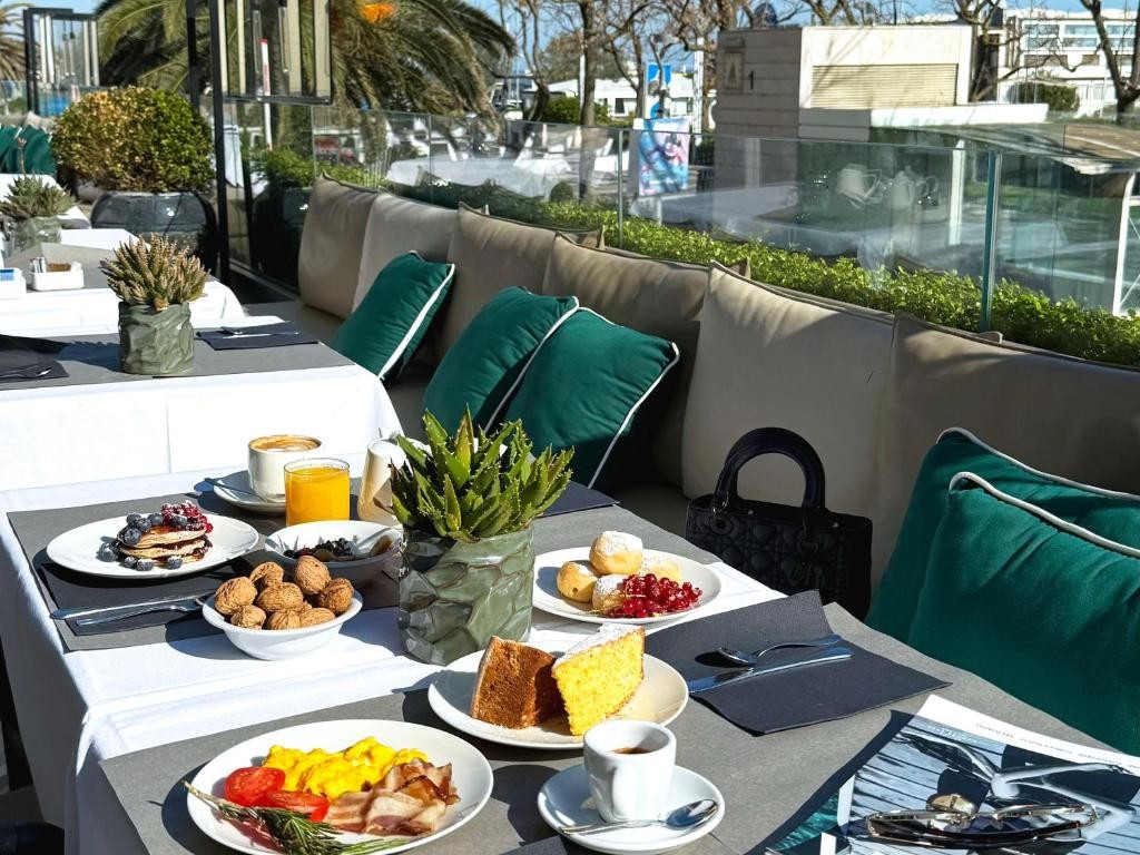 HOTEL LUNGOMARE