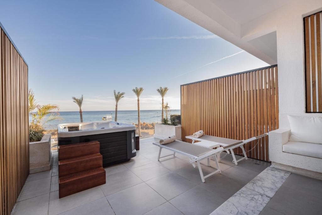 POSH CLUB SUNRISE REMAL BEACH
