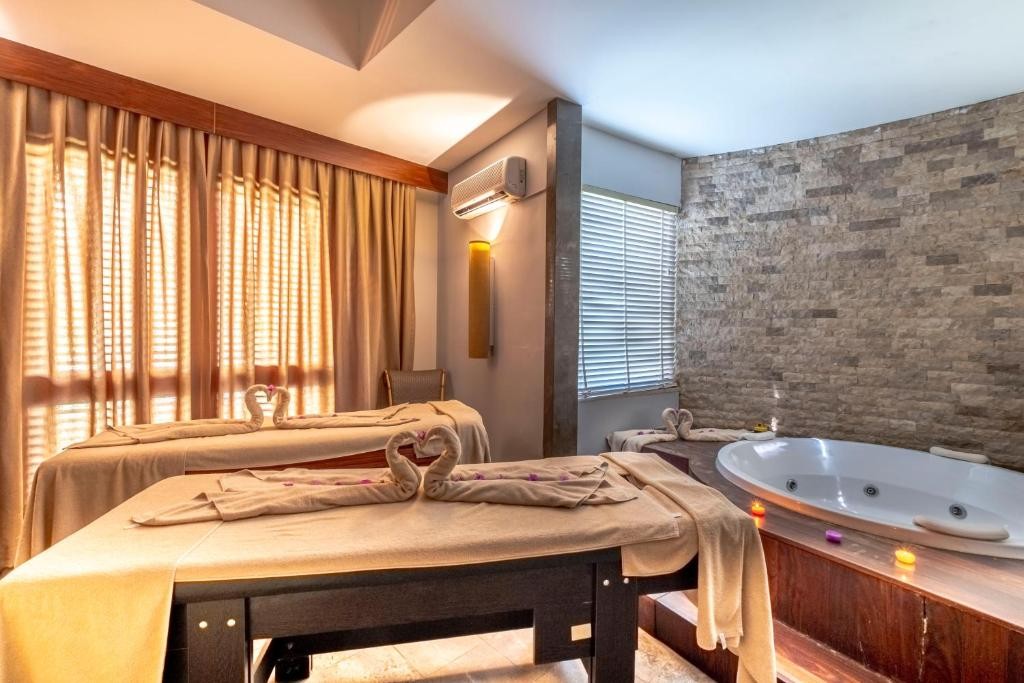 LE JARDIN RESORT (EX.QUEENS PARK LE JARDIN HOTEL)