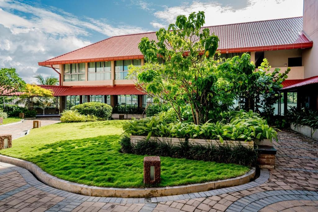 Oceanfront Condominium - Galle