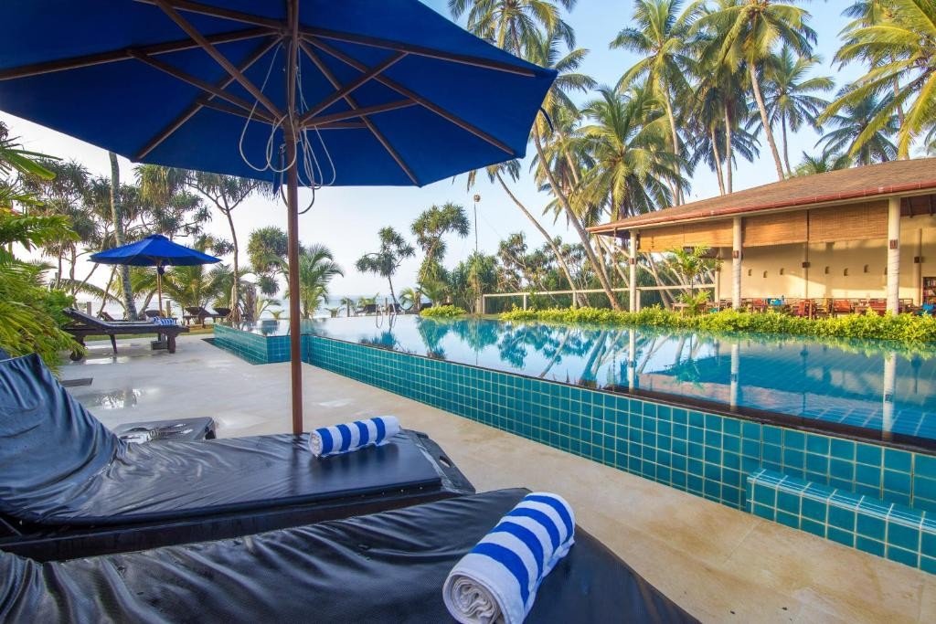 Lanka Beach Bungalows & Villa