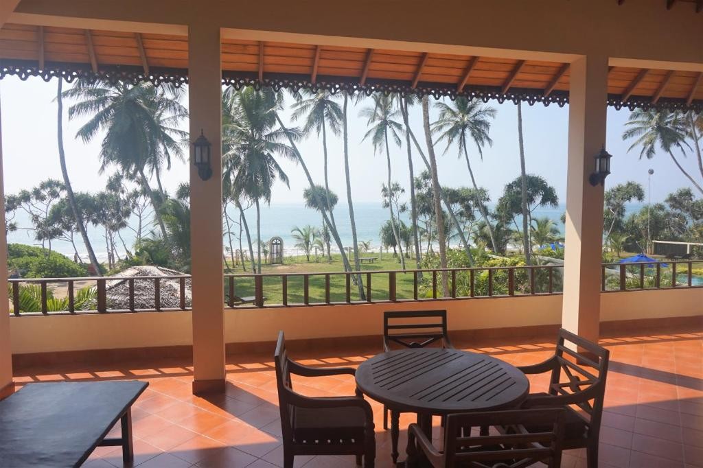 Lanka Beach Bungalows & Villa