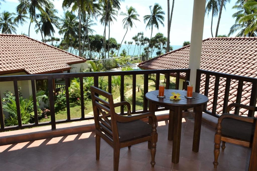 Lanka Beach Bungalows & Villa