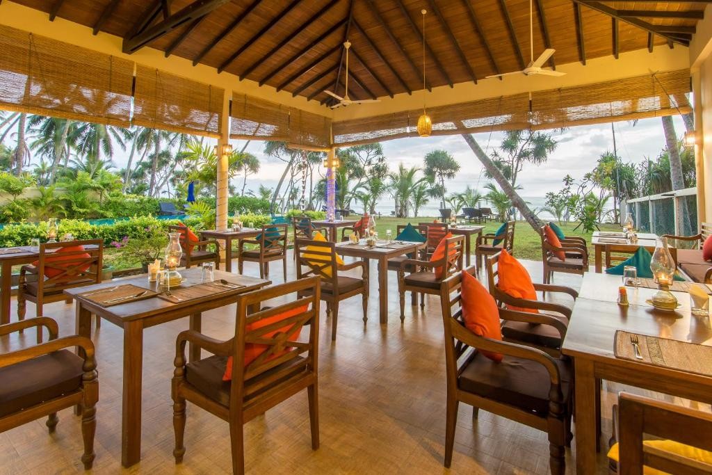 Lanka Beach Bungalows & Villa