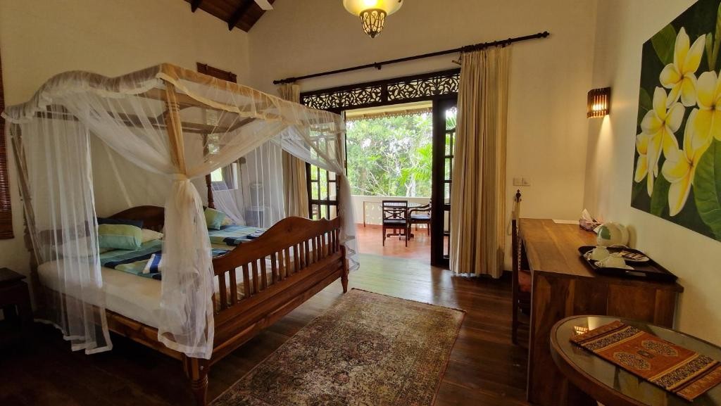 Lanka Beach Bungalows & Villa