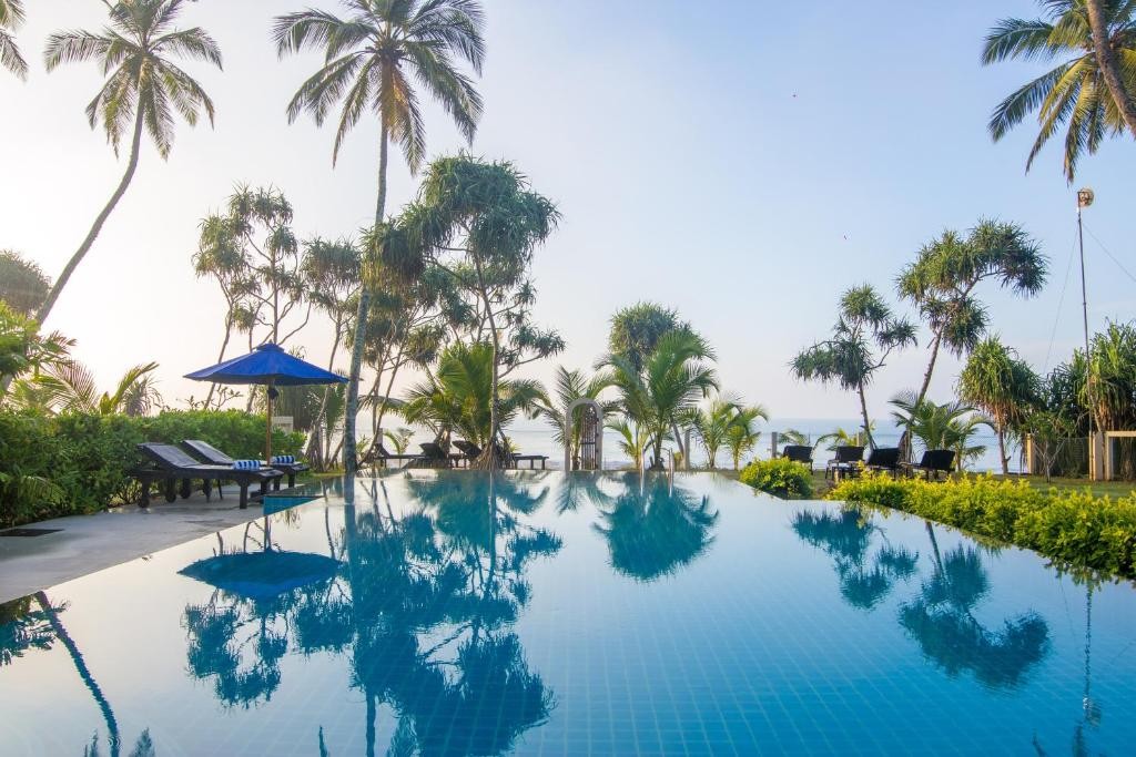 Lanka Beach Bungalows & Villa