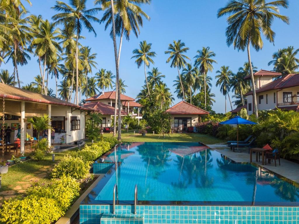 Lanka Beach Bungalows & Villa