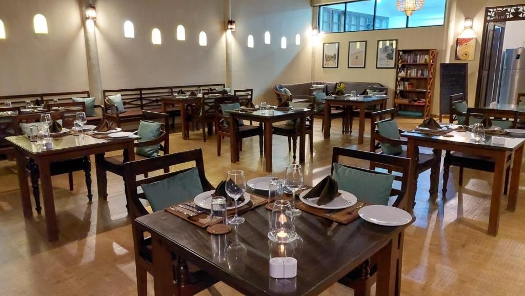 Lanka Beach Bungalows & Villa