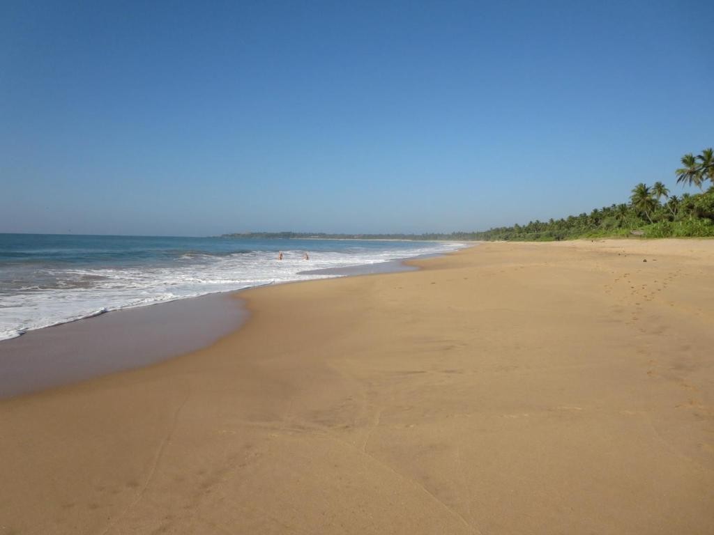 Lanka Beach Bungalows & Villa
