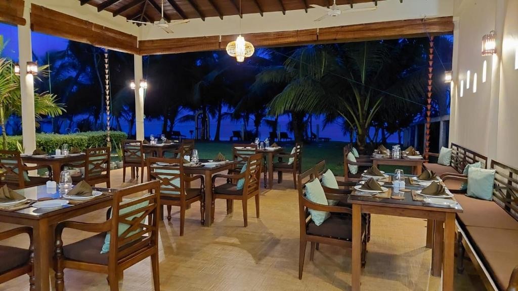 Lanka Beach Bungalows & Villa