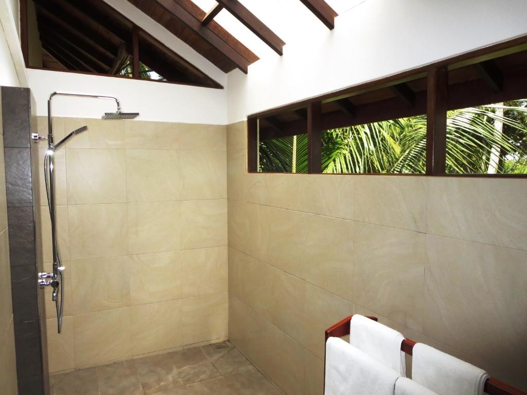 Lanka Beach Bungalows & Villa