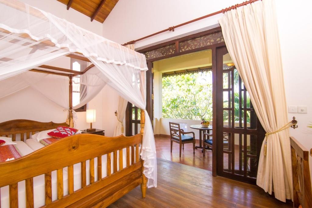 Lanka Beach Bungalows & Villa