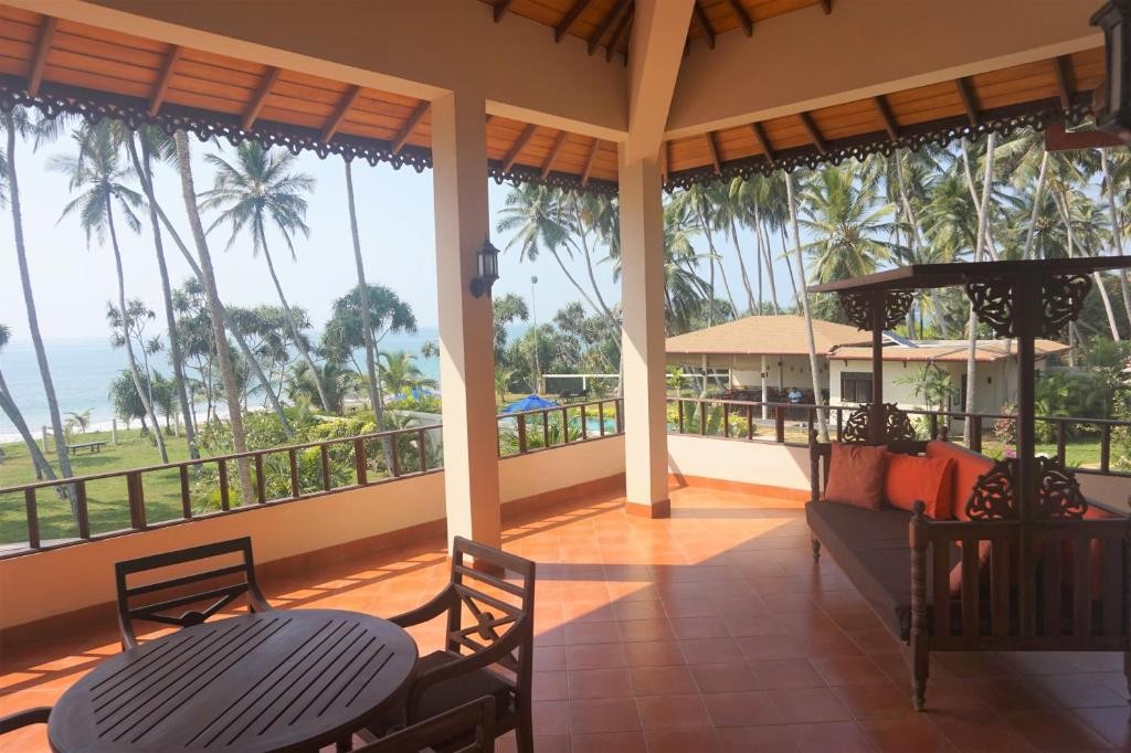 Lanka Beach Bungalows & Villa