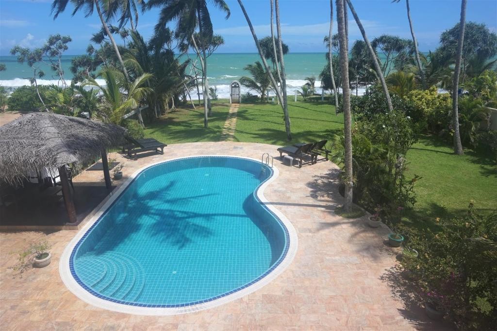 Lanka Beach Bungalows & Villa
