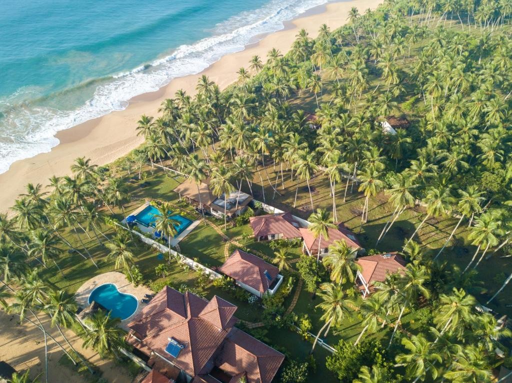 Lanka Beach Bungalows & Villa