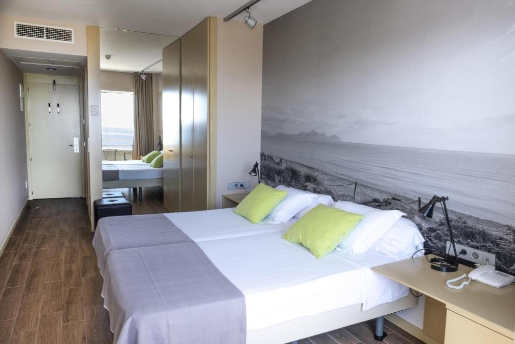 Eix Platja Daurada Aparthotel