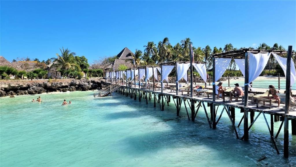 REEF AND BEACH RESORT
