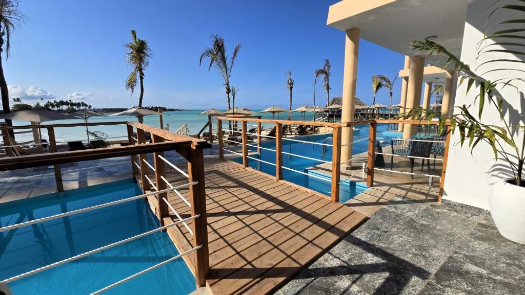 REEF AND BEACH RESORT