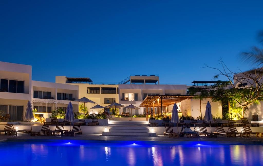 NUNGWI DREAMS BY MANTIS