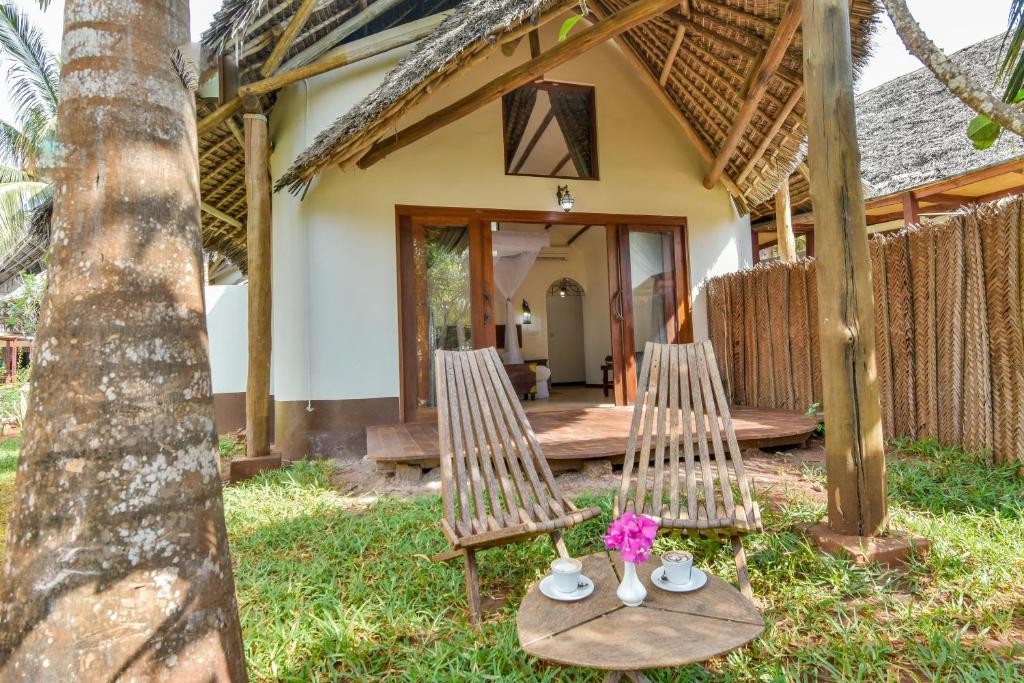 KENA BEACH HOTEL