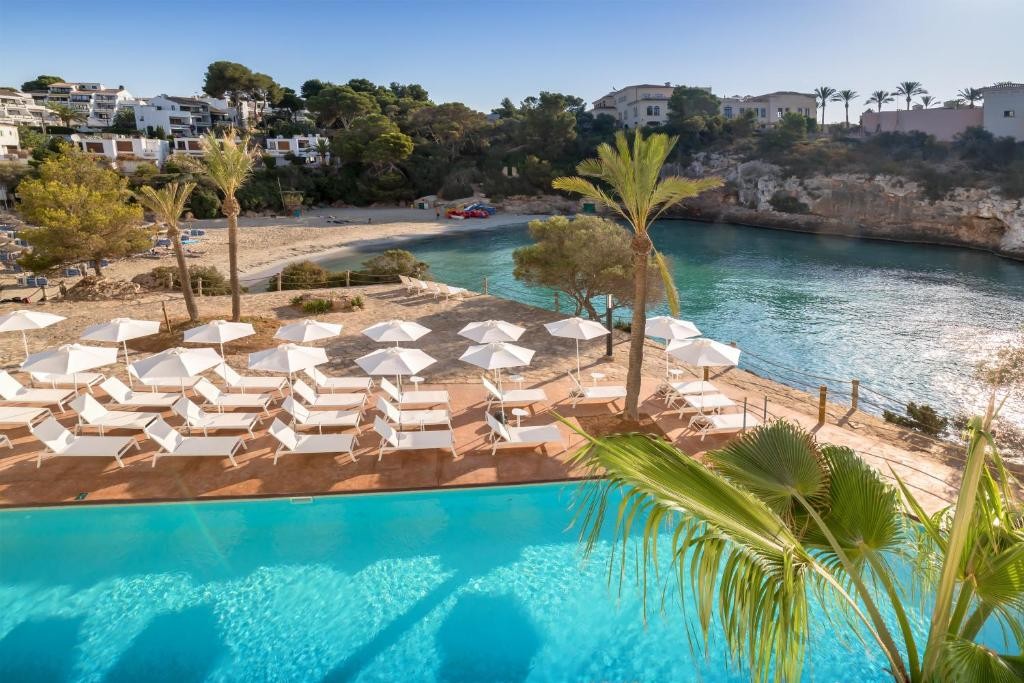 Barcelo Ponent Beach