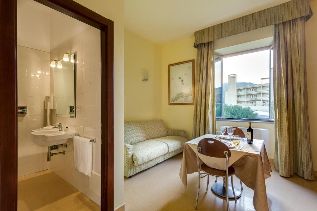 RADA SIRI HOTEL