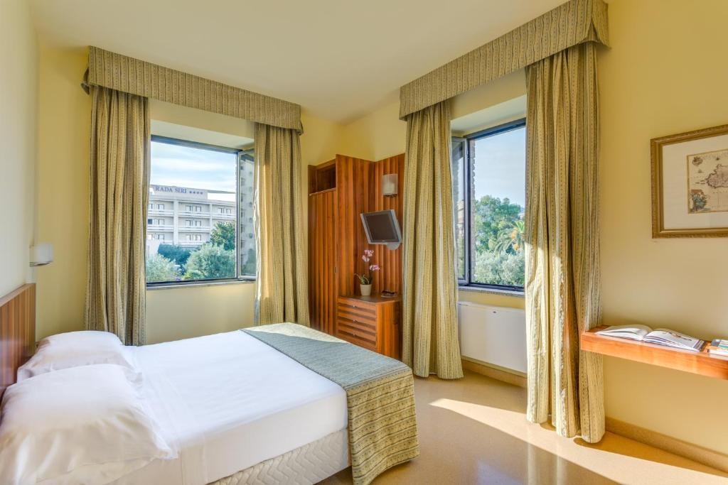RADA SIRI HOTEL