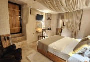 MEMORIES CAVE HOUSE