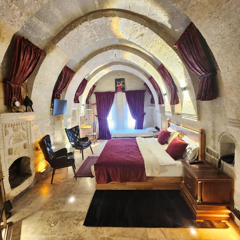 MEMORIES CAVE HOUSE