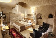 MEMORIES CAVE HOUSE