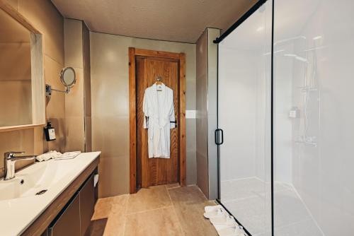 Azur White Resort