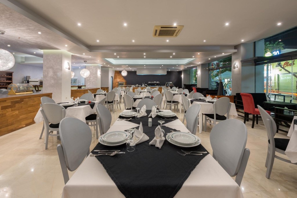 Gq Hotel & Club (Adults Only +13)