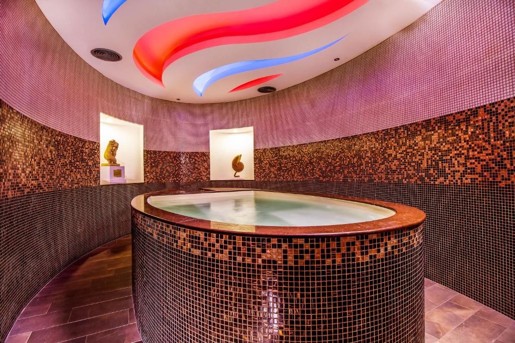 Pegasos Deluxe Beach Hotel