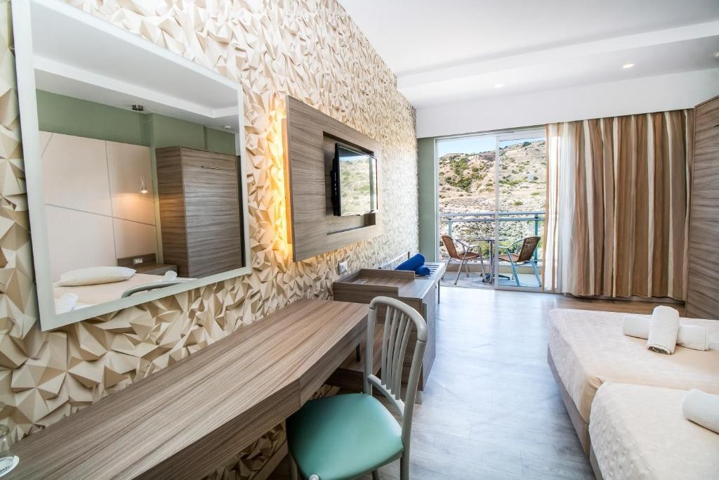 Pegasos Deluxe Beach Hotel