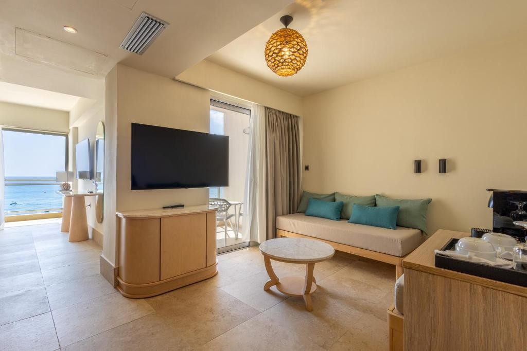Pegasos Deluxe Beach Hotel