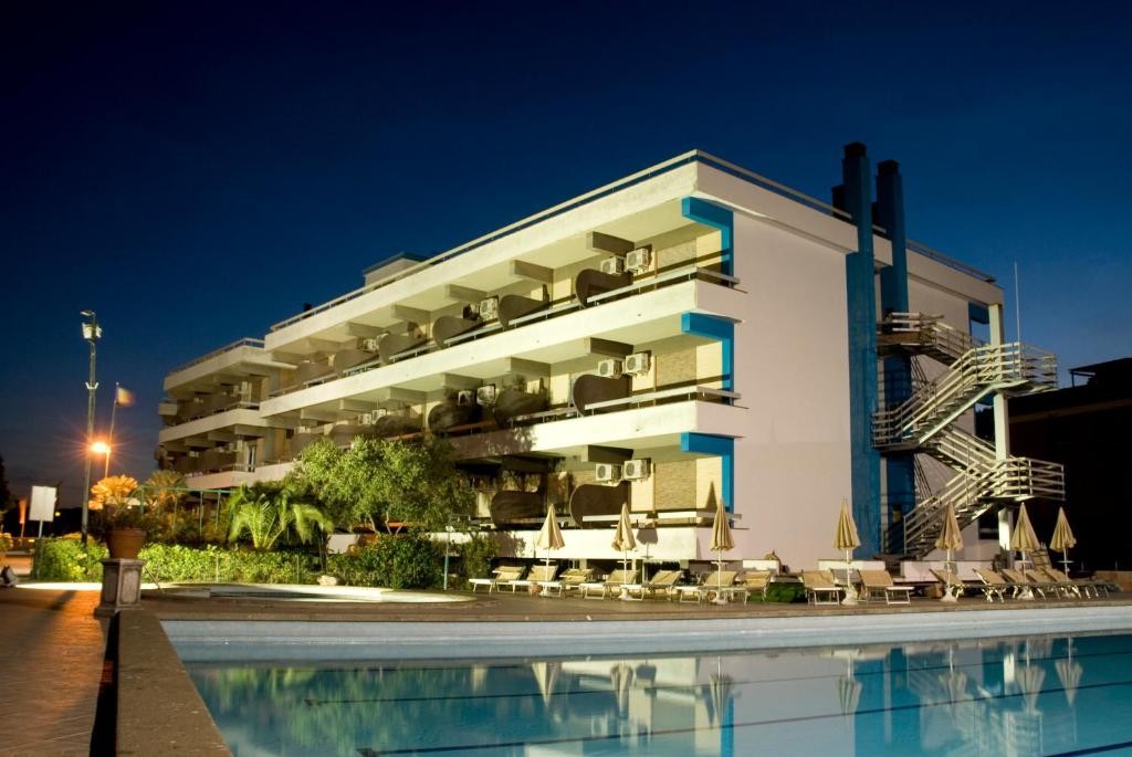 HOTEL RIVER PALACE