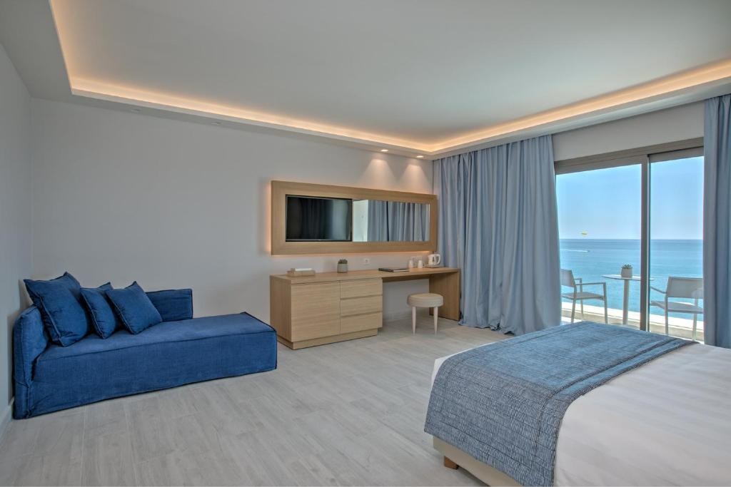 AMADA COLOSSOS RESORT